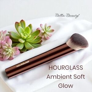 HOURGLASS Ambient Soft Glow Foundation Brush   ~NEW~  No Box